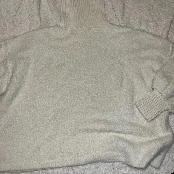 Free People size Large Turtleneck Chunky Sweater size Large - Picture 3 of 4